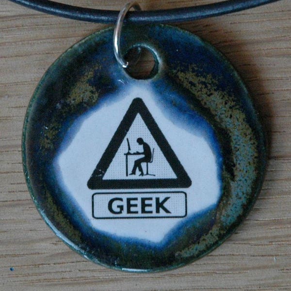 Orgineller Keramik Anhänger Geek; Informatik, Schmuck handgefertigt homemade Halskette Geschenk Mädchen Jungen Frauen Talisman Andenken