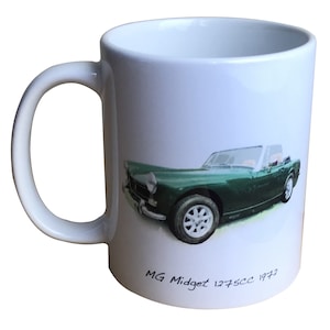 Puede incluir: Taza de cerámica blanca con un MG Midget 1275cc 1972 verde impreso en ella.