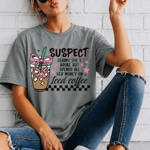 Camiseta de café, Colores cómodos, Amante de la cafeína, Regalo de café, Café helado, Regalo divertido, Camiseta de café de moda, Suspect dice tendencia