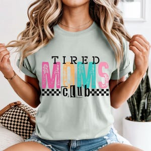 Camiseta unisex con colores cómodos del Club de Mamás Cansadas