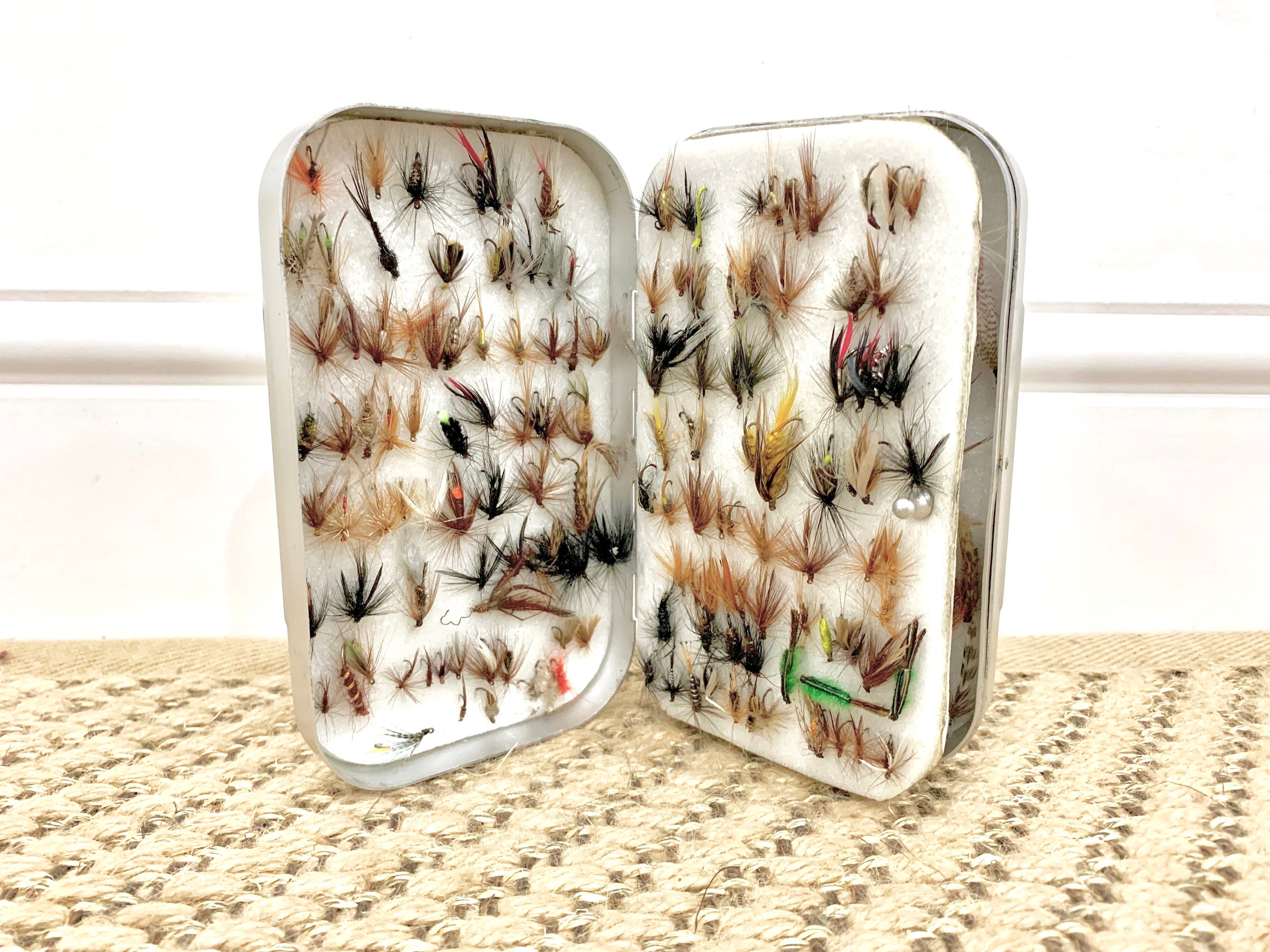 Richard Wheatley Deluxe Wooden Fly Box with Flies ! ! !