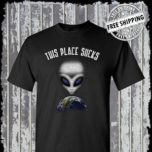 This Place Sucks Alien T-Shirt - Funny UFO Earth Science Fiction