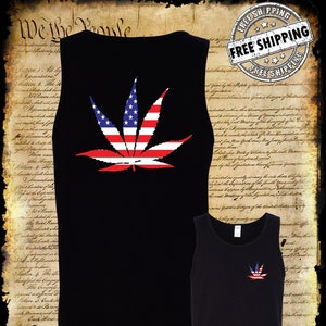 Op de afbeelding: Zwart tanktop met een cannabisbladontwerp in de kleuren van de Amerikaanse vlag. Een kleinere tanktop met hetzelfde ontwerp wordt ook getoond. De afbeelding bevat de tekst "We the People" en "Kinsman trading co llc".