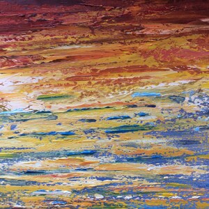 Pode incluir: Pintura abstrata com pinceladas grossas em tons de vermelho, laranja, amarelo, azul e branco. A pintura representa um p&ocirc;r do sol sobre um corpo de &aacute;gua.