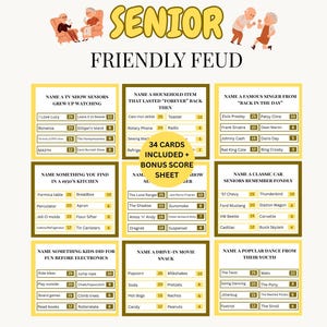 Op de afbeelding: Een Senior Friendly Feud-spel met kaarten met triviavragen over tv-programma's, huishoudelijke artikelen, zangers, auto's, keukenartikelen, drive-in-snacks en dansen. Het spel bevat 34 kaarten en een bonus scoreblad.