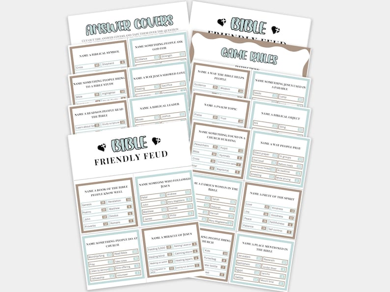 Pu&ograve; includere: Un set di carte da gioco a tema biblico con varie domande e suggerimenti da completare. Le carte presentano testi come "Bible Friendly Feud" e "Answer Covers" in un carattere giocoso, con uno schema di colori azzurro chiaro e marrone.