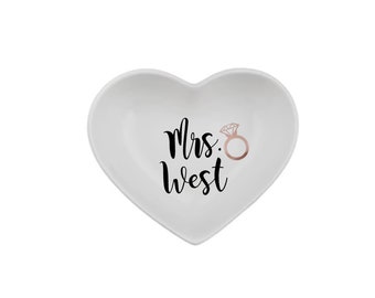 Mrs. heart shaped ring dish / personalized/ bridal party gift/ wedding ring dish / bride gift / engagement gift / bridesmaid gift