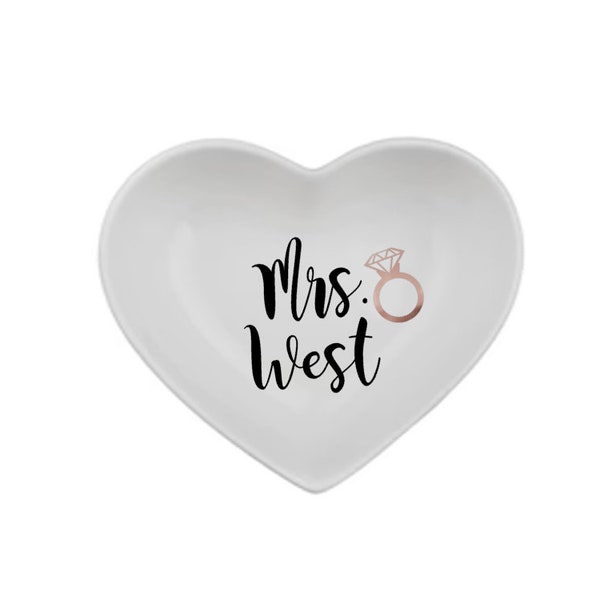 Mrs. heart shaped ring dish / personalized/ bridal party gift/ wedding ring dish / bride gift / engagement gift / bridesmaid gift