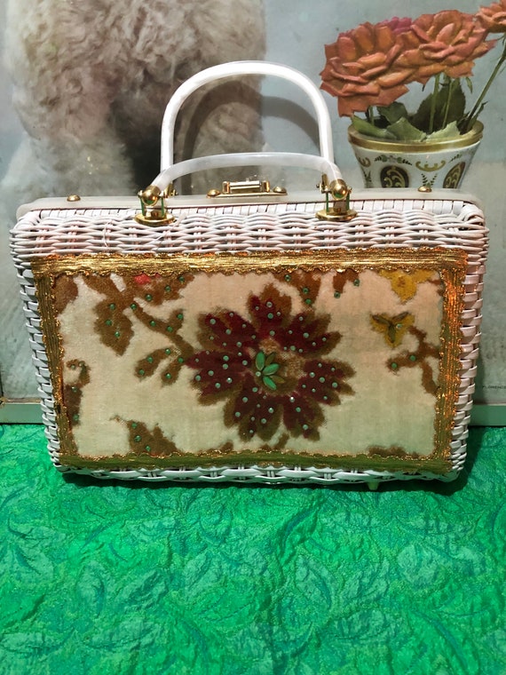 Vintage Wicker Handbag w Lucite Handle Charming by