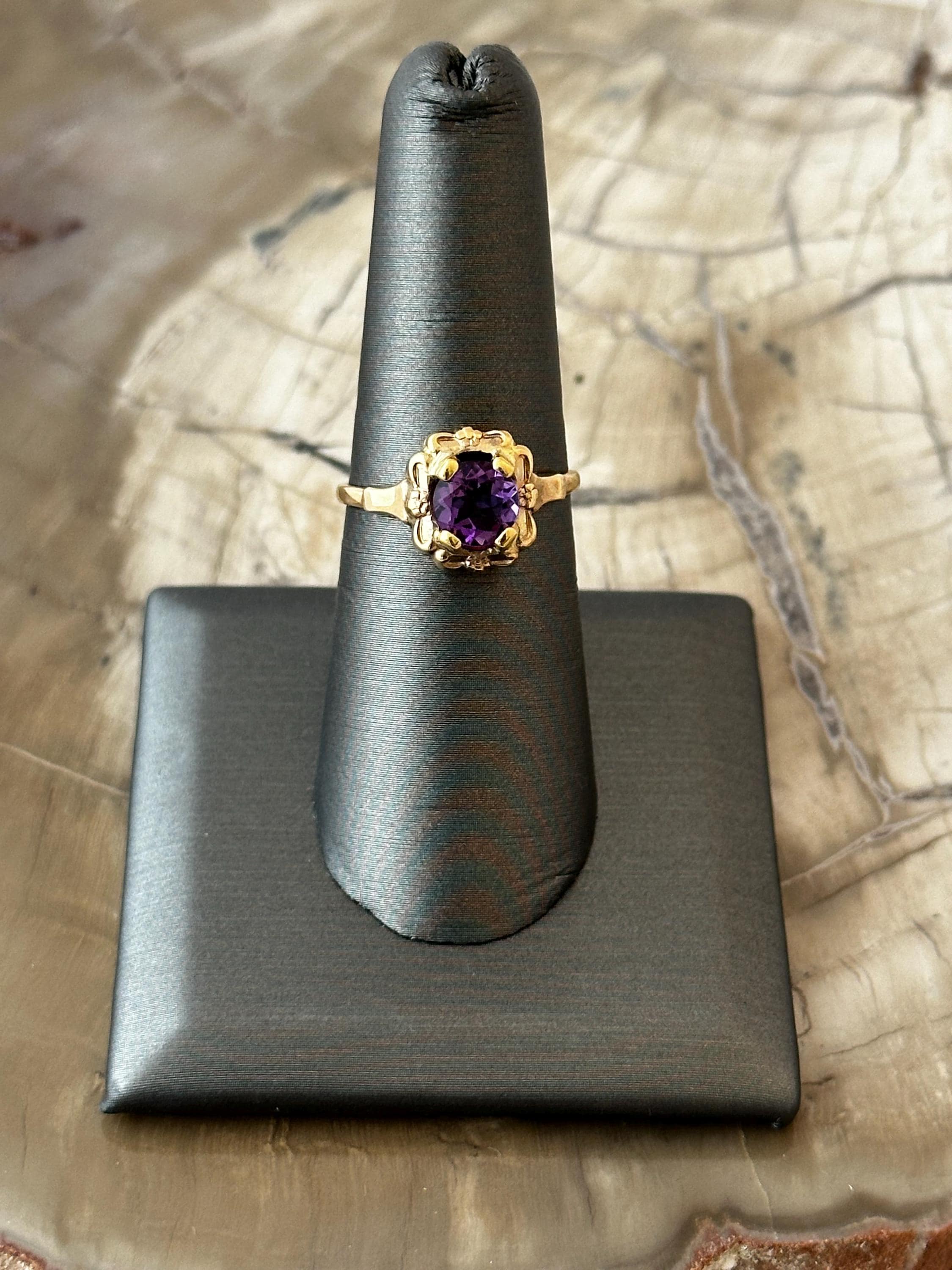 10k Yellow Gold Floral Top Amethyst Ring