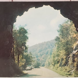 Cartão postal VA Túnel de 600 pés em Skyline Drive Virgina
