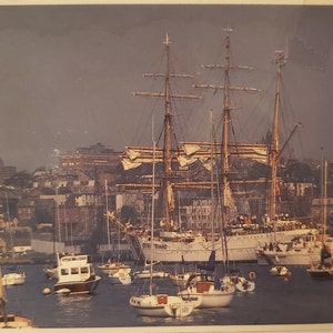 Carte postale - Transport Navires Activité estivale dans le port