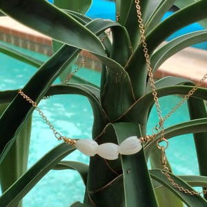 Dreifach Pikake Perlmutt Bar Halskette, Zierliche Weiße Perle Blume Halskette,Hawaii inspiriert, Hochzeitsschmuck