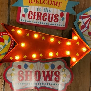 Vintage LED Fairground Circus Large 33 cm. Metal Arrow