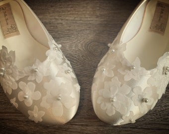 Bridal Flower Girl Bridesmaid Flat Ivory Ballerina pumps with Delicate Lace & Pearl Flower Detail and Bows (available in any colour)