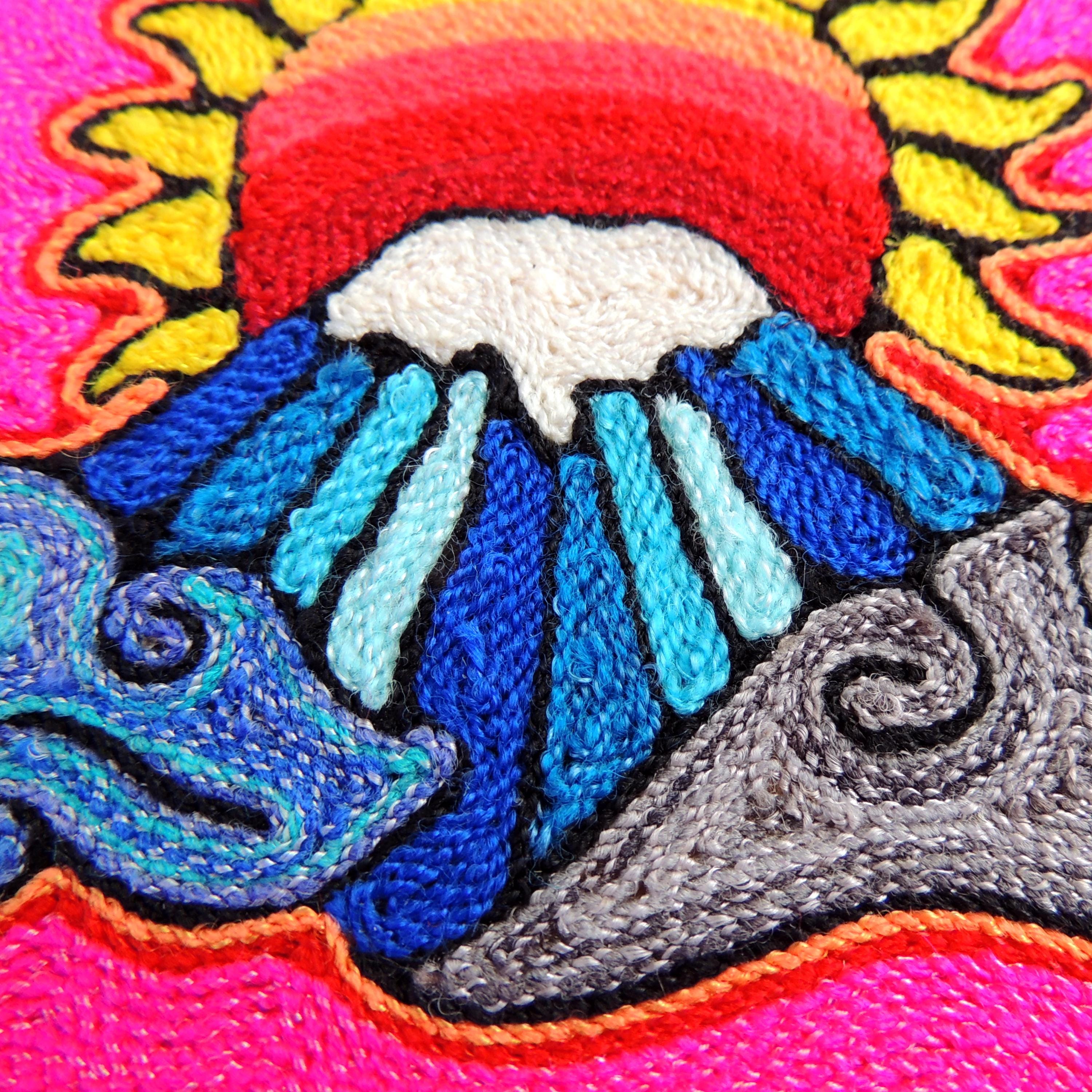 ウィチョル　ネアリカ　ヤーンアート　太陽　Tepchuano Huichol Yarn Painting Mountain Sun 6-inch Round Mexican Folk Art