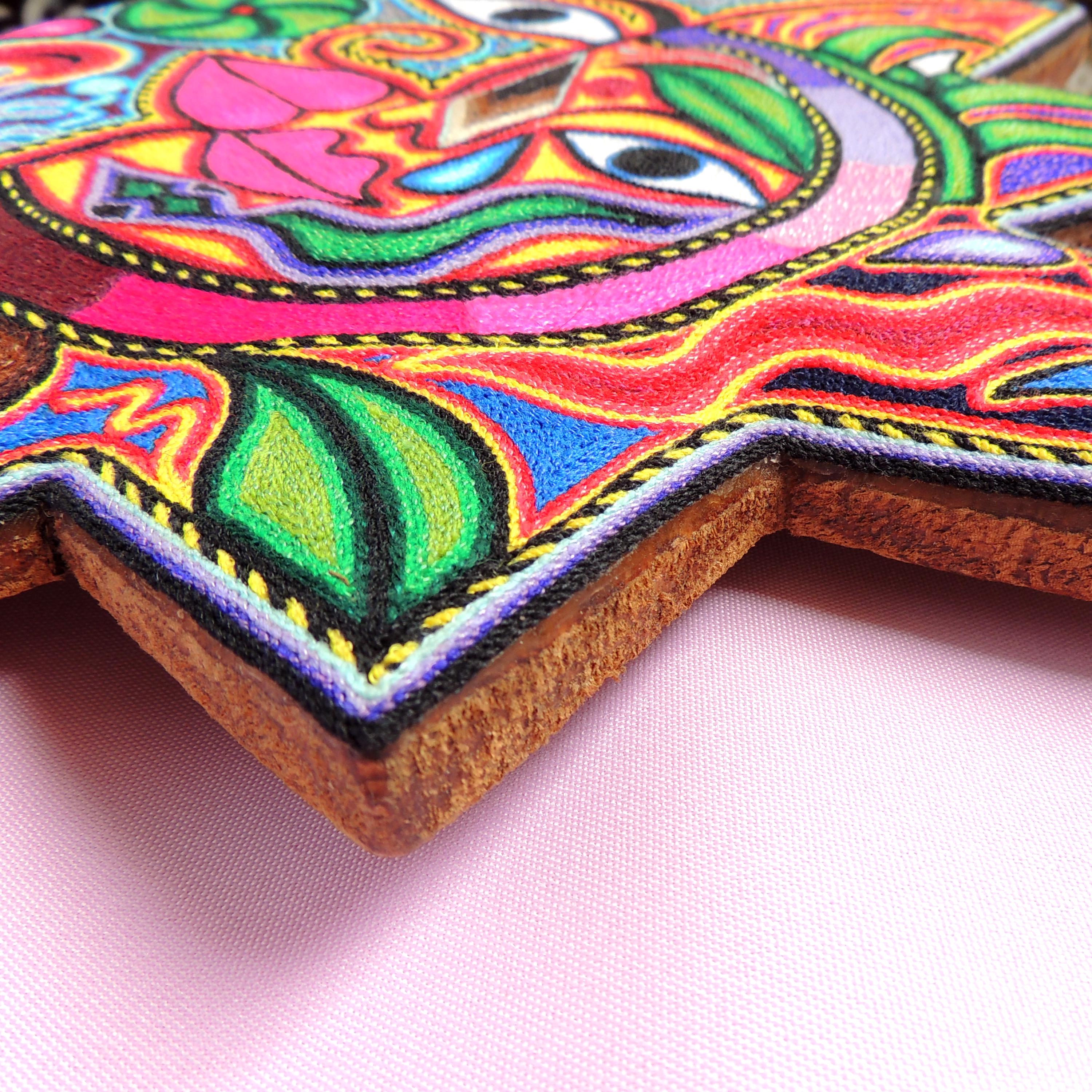 ウィチョル　ネアリカ　ヤーンアート　太陽　Tepchuano Huichol Yarn Painting Sun and Moon Eclipse Mexican Folk Art