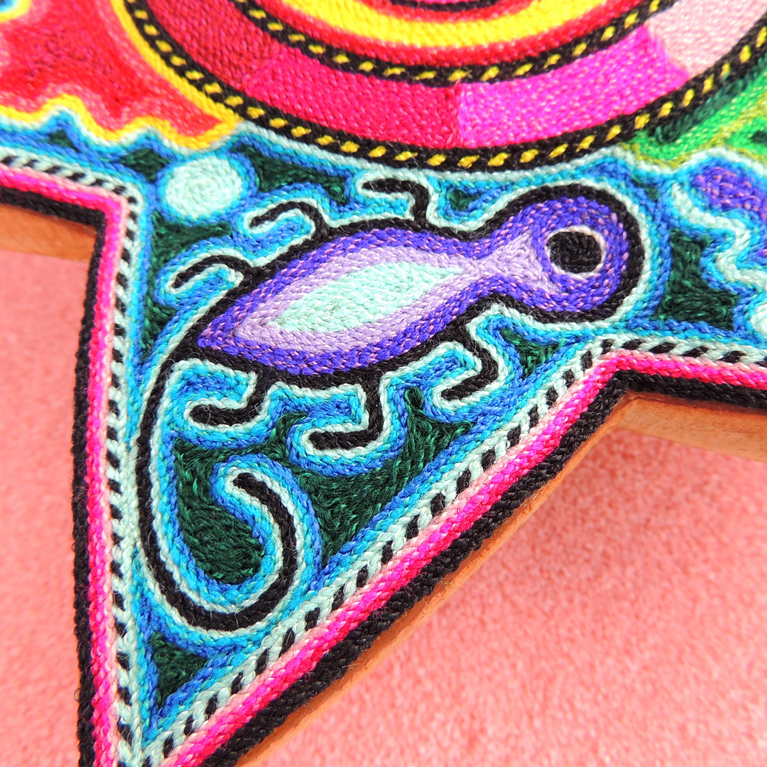 ウィチョル ネアリカ ヤーンアート 太陽 Tepchuano Huichol Art Sun