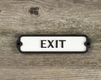 Houten uitgangsdeurbord. Vintage Britse spoorwegstijl. Handgemaakte retro-decoratie.