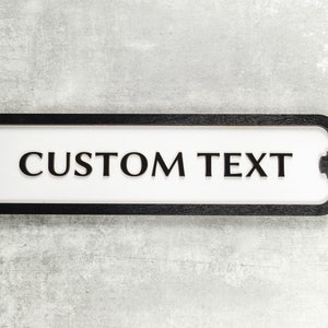 Letrero de puerta personalizado con su texto personalizado. Estilo ferroviario británico antiguo. Decoración retro hecha a mano. imagen 3