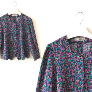 Blusa Floral Vintage Blusa Floral Vovó Vintage Preta Roxo Rosa e Azul Blusa Feminina Manga Longa Tamanho M / G &quot;Raine&quot;