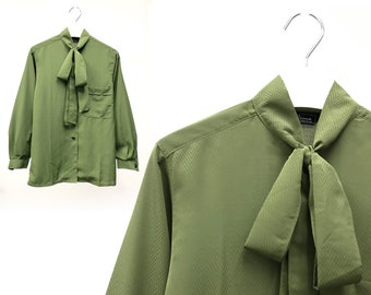 Armee Grüne Bluse Ascot Schleife Militär Grün Sekretär Bluse Vintage Japanische Bluse Größe S / M