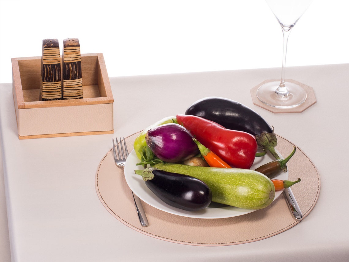 Round placemats / White round table mats and round coasters / Etsy