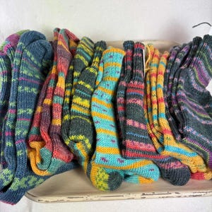 Gestrickte Stricksocken aus Opalwolle selbst gestrickte Socken, Wollsocken Sofasocken kuschelwollesocken feuerwerk