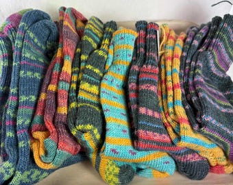 Gestrickte Stricksocken aus Opalwolle selbst gestrickte Socken, Wollsocken Sofasocken kuschelwollesocken feuerwerk