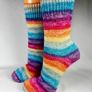 38/39 gestrickte Socken, Wollsocken Strümpfe Regenbogen Bild 2