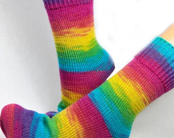 Gr. 38/39  surprise selbstgestrickte Socken, Wollsocken  Strümpfe Regenbogen