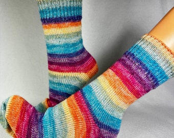 38/39 gestrickte Socken, Wollsocken  Strümpfe Regenbogen