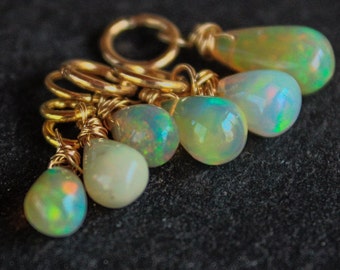 Ethiopische Welo Opal charmes drop hanger 14K GF, oktober geboortesteen, speciaal cadeau voor haar, bruidssieraden, vurige regenboogopaal voor prinsessen