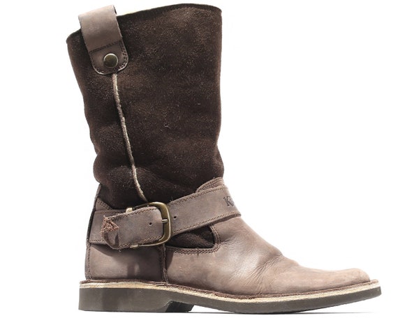 Femmes US 6.5 Suede hiver bottes des années 90 KICKERES marron daim isolé tirer sur neige sangle bottes Faux fourrure doublé large Fit nous femmes 6,5 Uk 4 37 euros | New Style,En Ligne
Femmes US 6.5 Suede hiver bottes bottes bottes des années 90 KICKERES marron daim isolé tirer sur neige sangle bottes Faux fourrure doublé large Fit nous femmes 6,5 Uk 4 37 euros | New Style,En Ligne
658c28