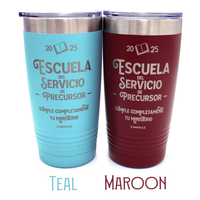 May include: Two stainless steel tumblers with clear lids, one teal and one maroon. Each features the engraved text "2025 ESCUELA DEL SERVICIO DE PRECURSOR CUMPLE COMPLETAMENTE TU MINISTERIO 2 TIMOTEO 4:5" and an icon of an open book.