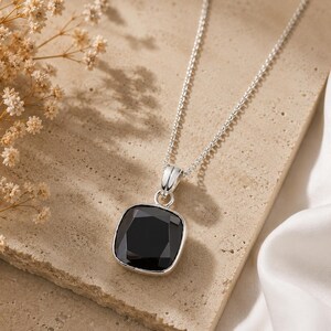 2.5Ct élégante forme ronde Diamant Noir Pendentif avec diamant taille Rose Accents
