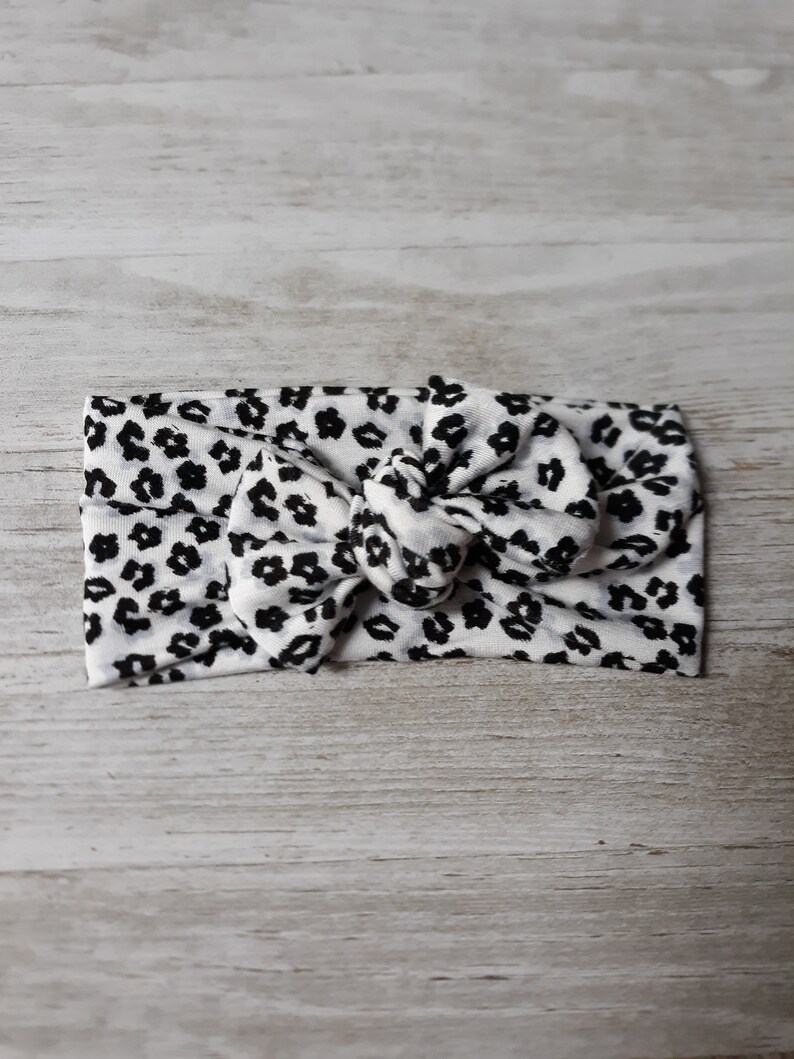 Black and white floral headband