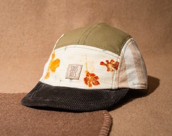 LA FLEUR // Casquette surcyclée avec impressions végétales de fleurs tinctoriales\\ chapeau faitmain et recyclée au Québec par Sous-Bois