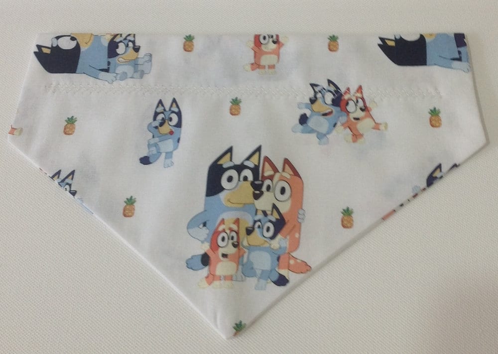 Bandana de perro en bluey Family Print en Over the Collar Etsy