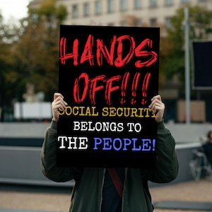 Cartello "Mani fuori dalla previdenza sociale", arte digitale, file PNG, cartello di protesta per la marcia, anti Trump, anti Musk, arte del raduno politico 18" x 24"
