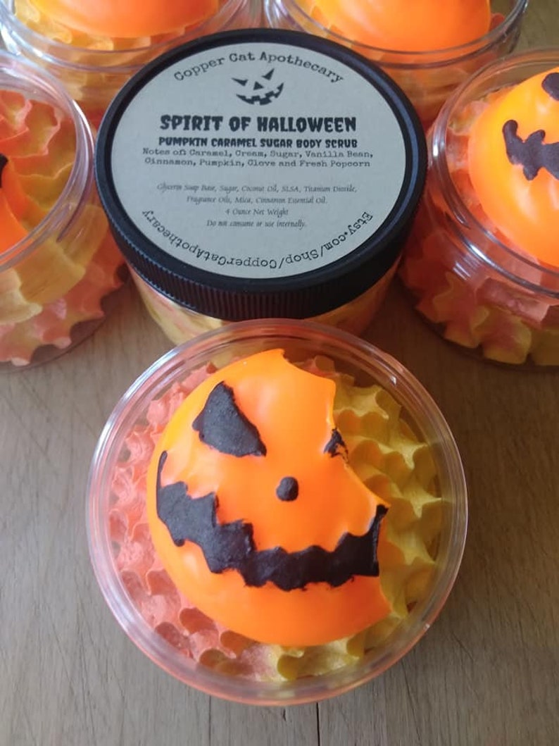 The Spirit of Halloween: Sugar Body Scrub in Pumpkin Caramel with bitten Jack-O-Lantern Soap afbeelding 7