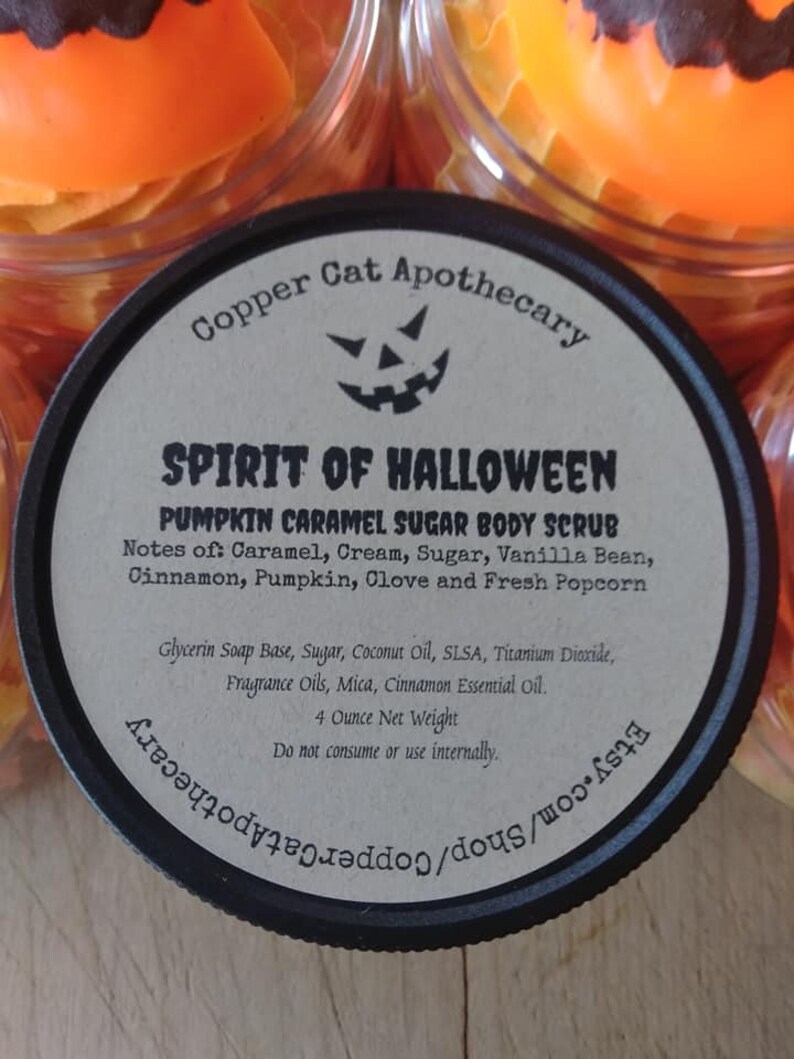 The Spirit of Halloween: Sugar Body Scrub in Pumpkin Caramel with bitten Jack-O-Lantern Soap afbeelding 3