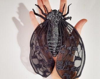 Moks559 Parche bordado de cigarra monocromática, parche grande