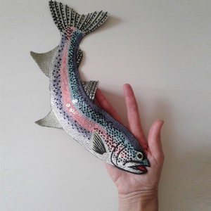 Moks175(p) Fisch Aufnäher Regenbogen Forelle gestickt