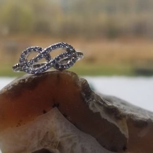Knot ring.  Montana Yogo Sapphires in sterling silver ring. Size 8