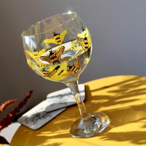 Hand Painted Gin Glass With Bumblebee Design (Personalisation Available) Gifts For Her And Couples
