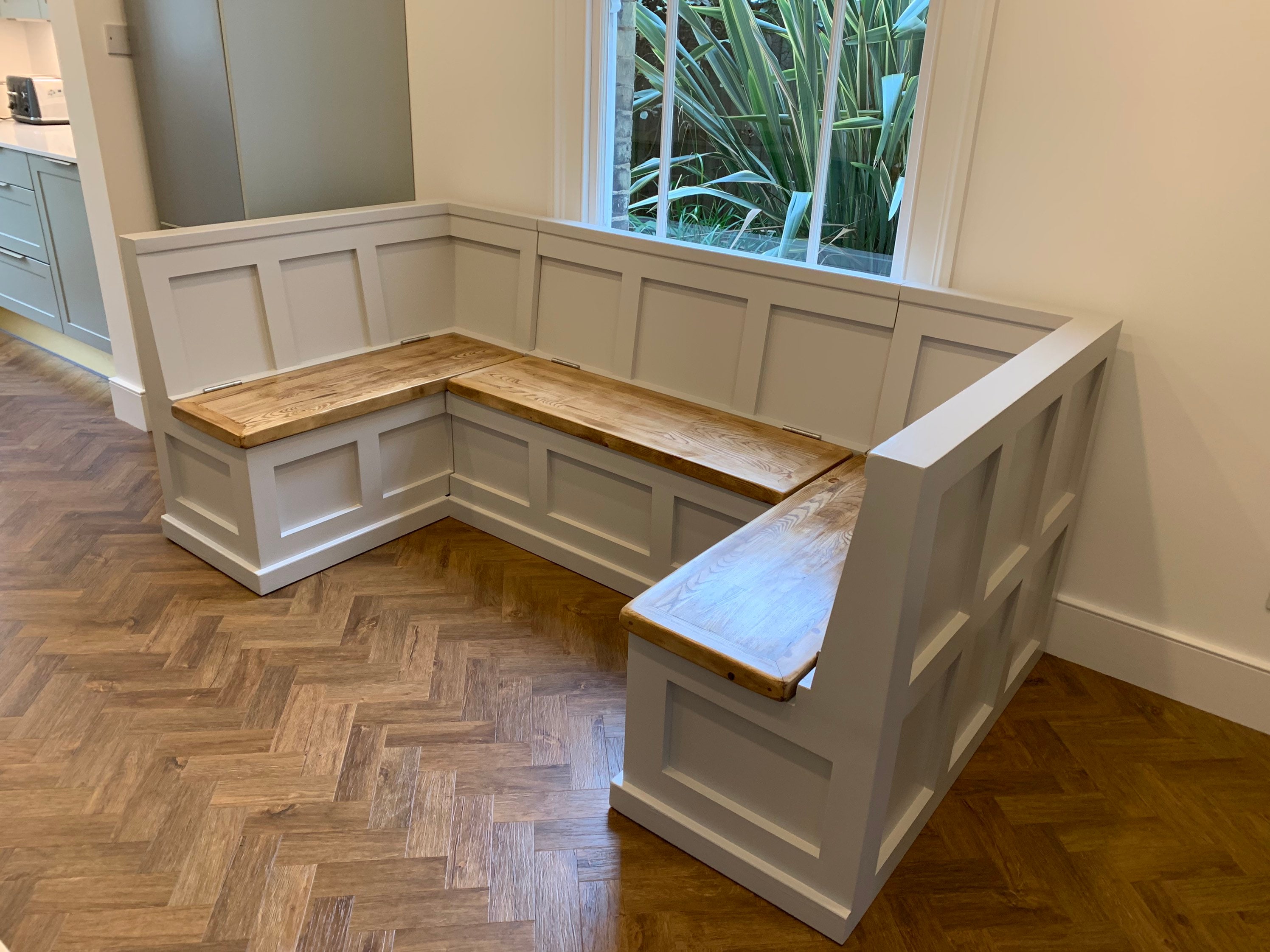 Kitchen corner online banquette seating