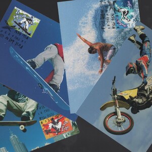 SPORTS EXTRÊMES Lot de 4 maxi cartes philatéliques - Moto, snowboard, surf et skateboard