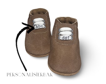 Krabbelschuhe Sneaker Design mit echten Schnürsenkel | Baby Jungen Taufe Geburt Jungenschuhe | Lederpuschen für Jungs | unisex | Antik