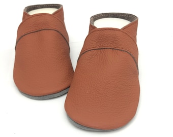 Crab shoes Leather pusss crawling puss slippers from leather Medium Brown Cognac UNI BASIC